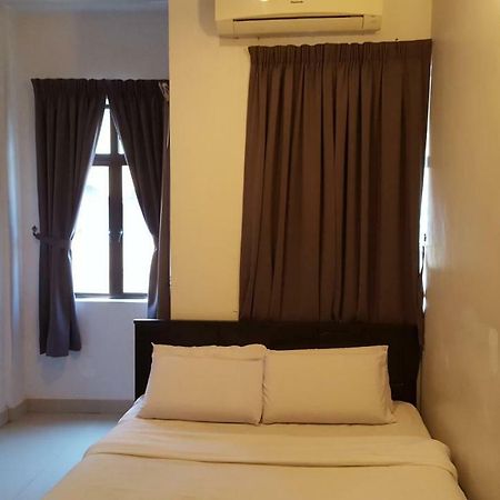 Ferringhi Heritage Budget Hotel Batu Feringgi Exterior foto