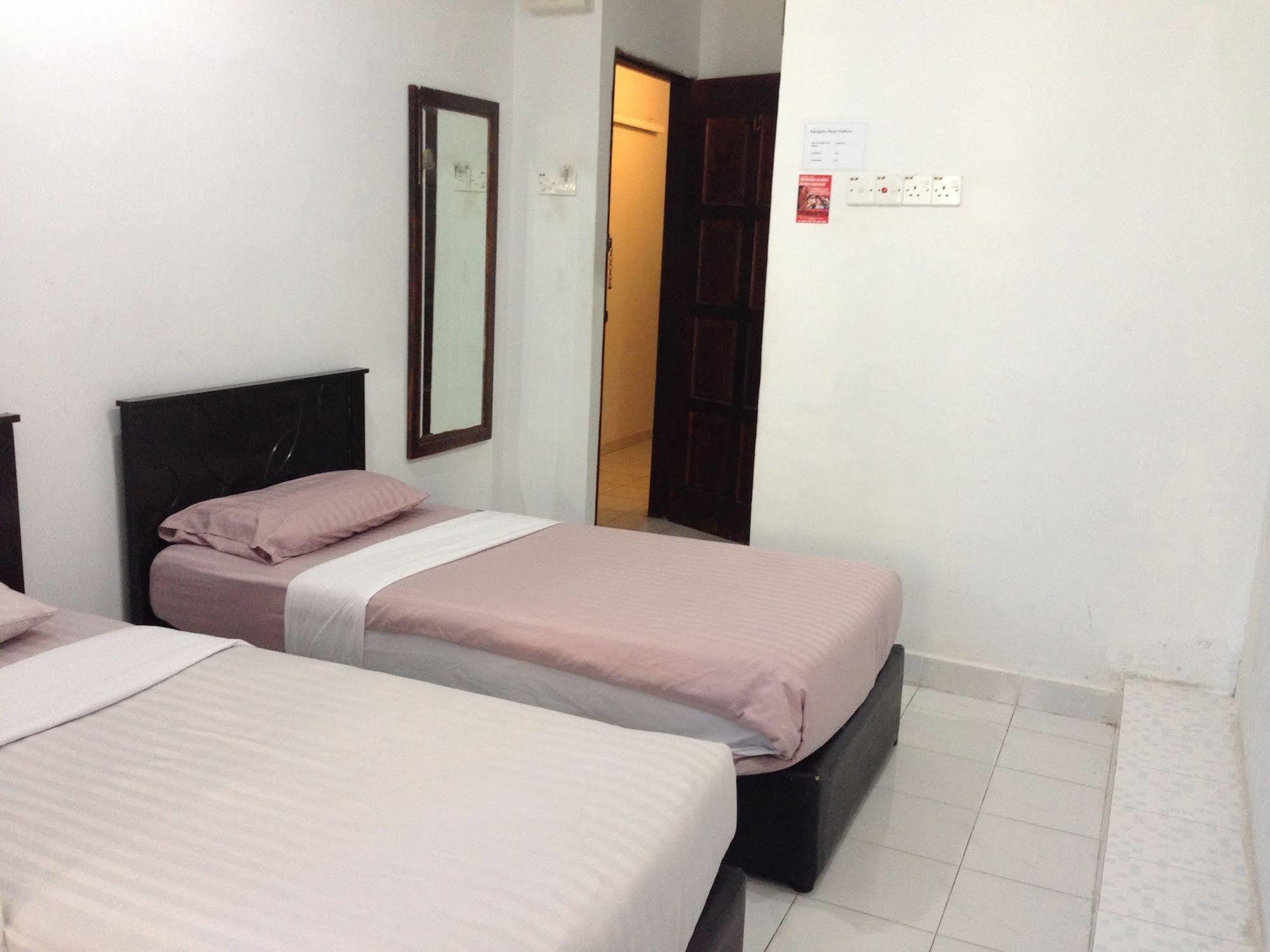 Ferringhi Heritage Budget Hotel Batu Feringgi Exterior foto