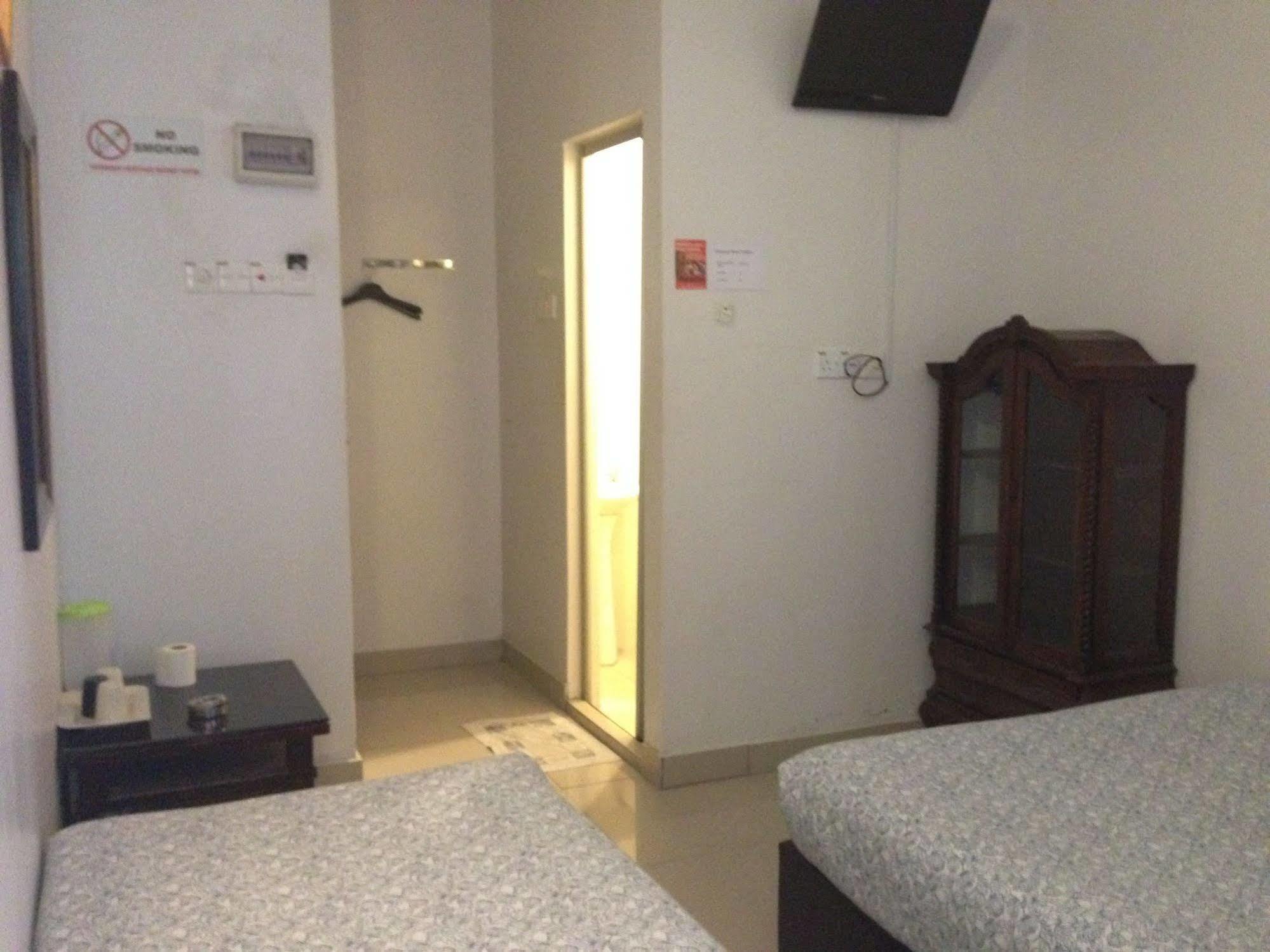 Ferringhi Heritage Budget Hotel Batu Feringgi Exterior foto